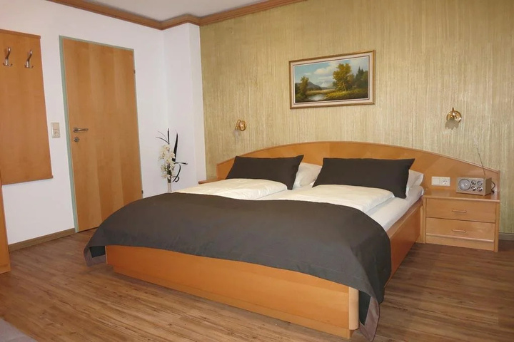 Room 3 of 11