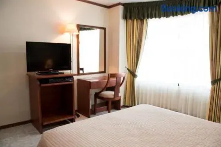 Room 4 of 15