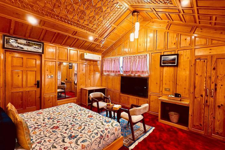 Room 9 of 47