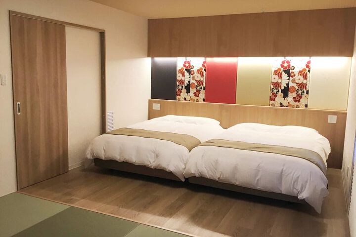 Room 10 of 18