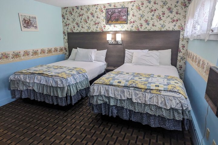 2 Double Beds (13 of 15)
