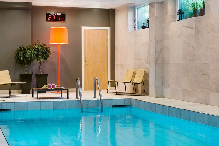 Hotel with Pool