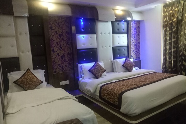Room 27 of 61