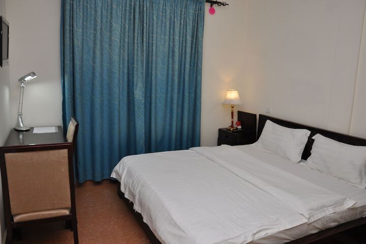 Room 14 of 32