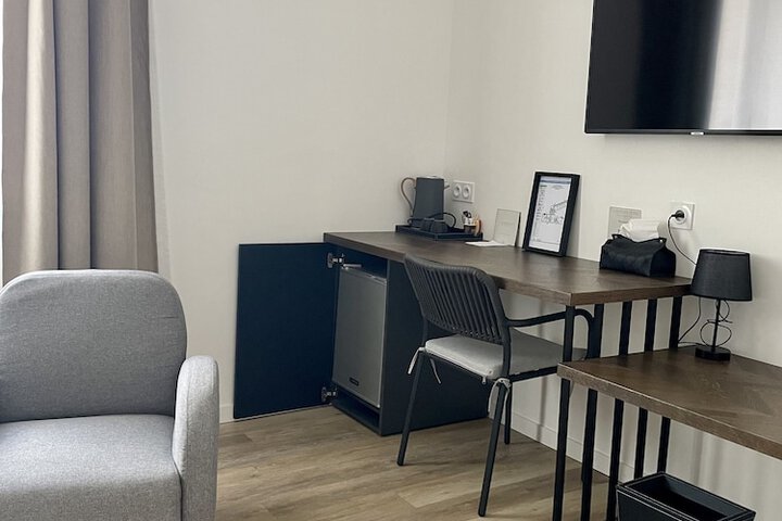 Room 34 of 83