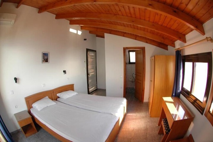 Room 6 of 47