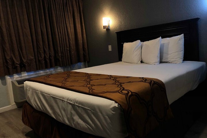 Room 12 of 22