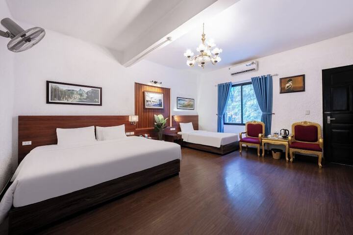 Room 6 of 14