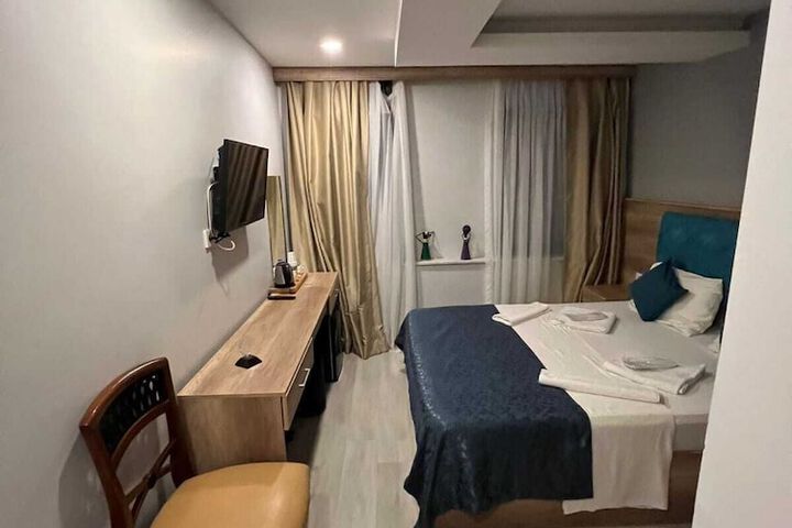 Room 10 of 18