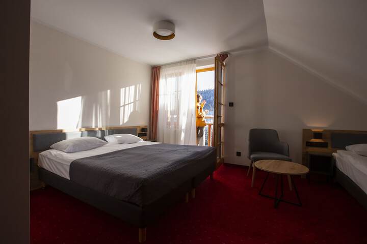 Room 6 of 49
