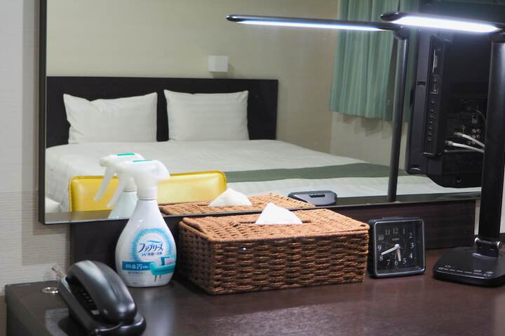Room 27 of 47