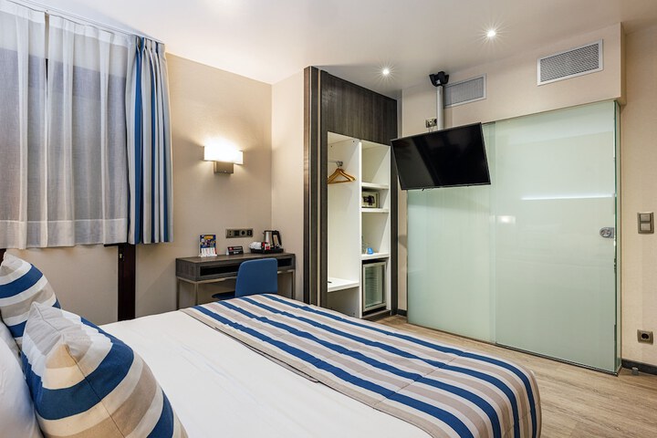 Room 44 of 141