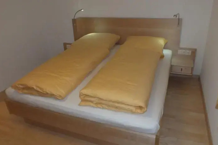 Room 5 of 16