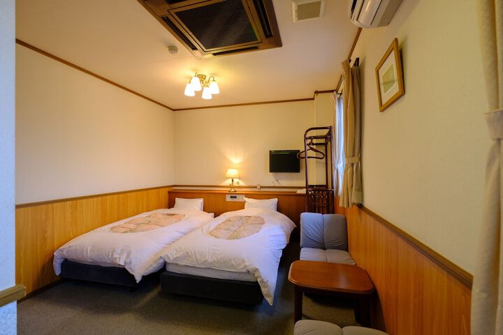 Room 6 of 94
