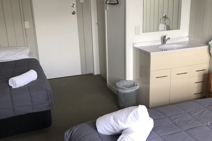 Room 4 of 38