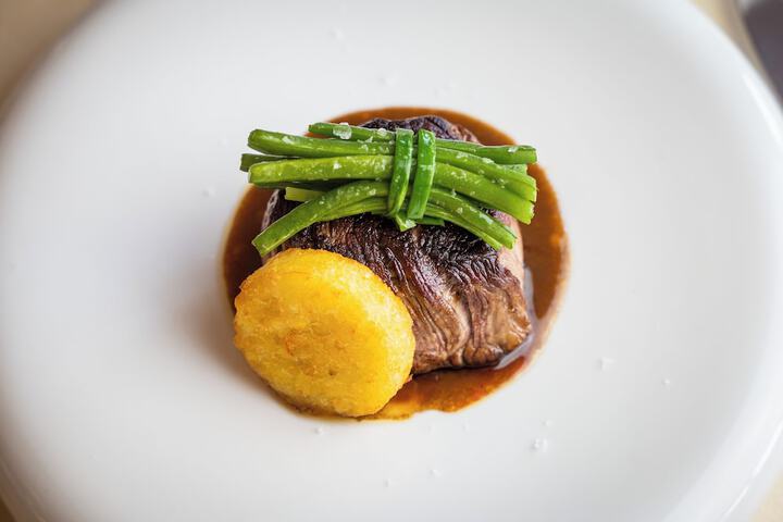 Dining 33 of 65