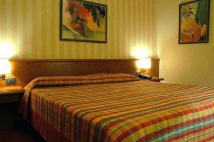 Room 3 of 6