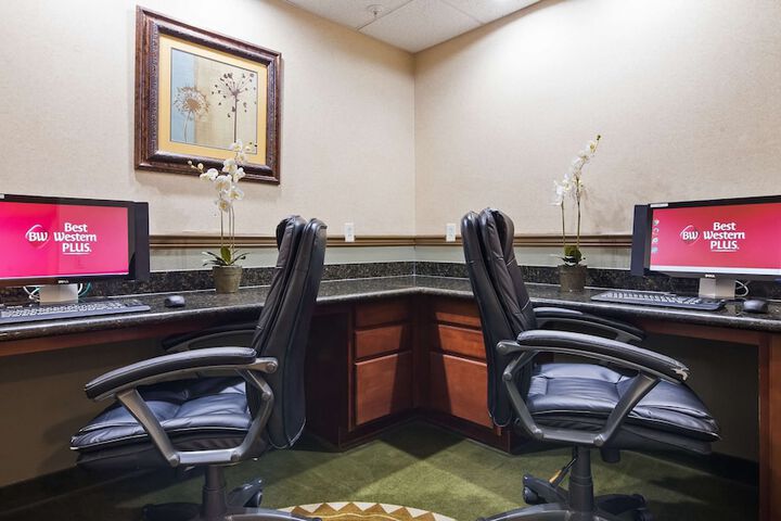 Business Center 15 of 15