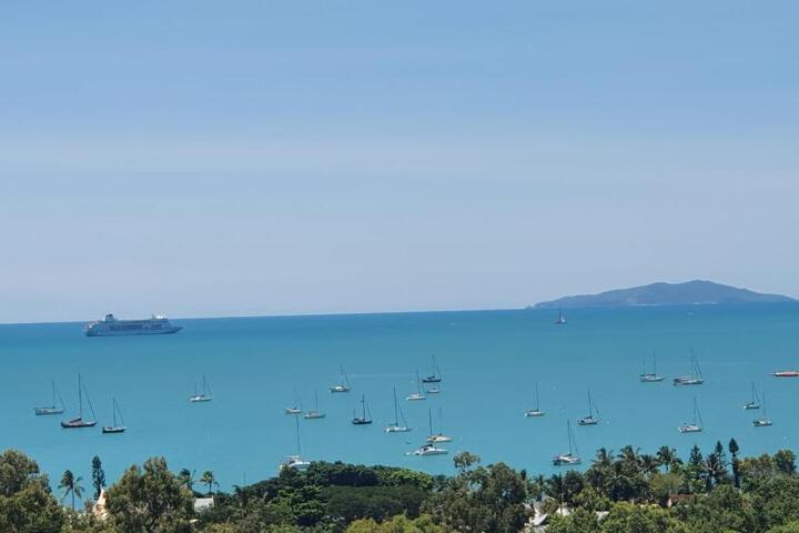 180 views king suite NB Pets must be okd by host B4 booking as T & Cs Apply CALL Bella Vista on Nara