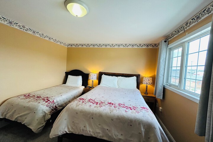 Room 7 of 18