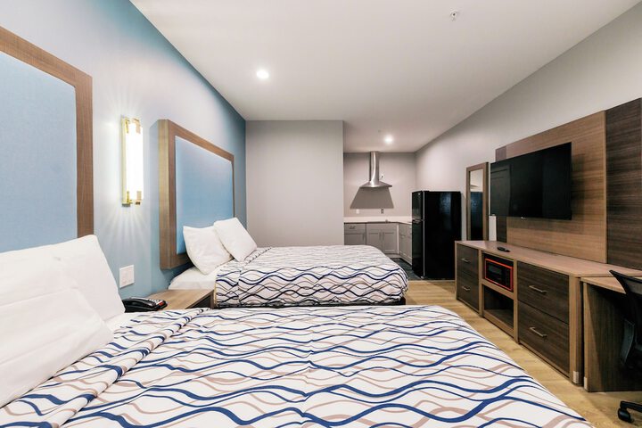 Room 4 of 7