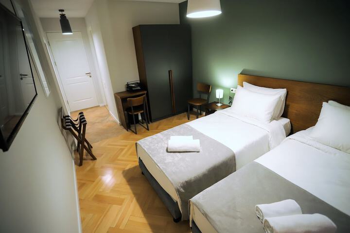 Room 4 of 36
