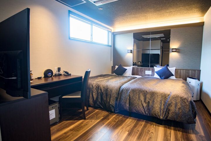 Room 13 of 87