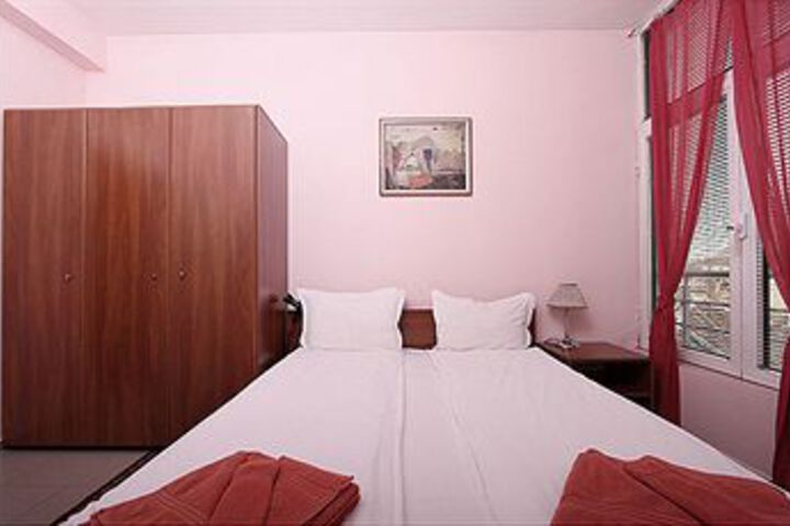 Room 9 of 27