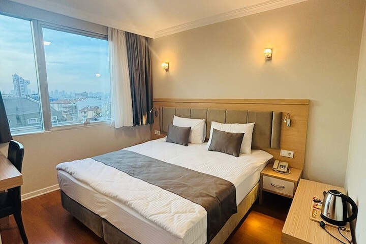Room 27 of 68