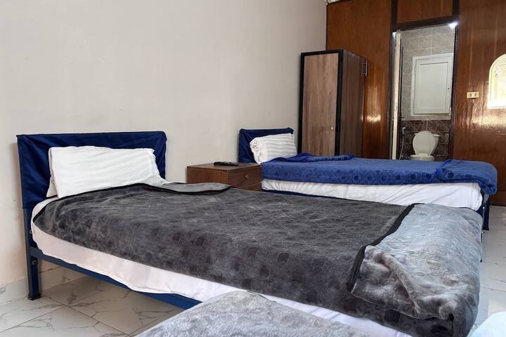 Room 4 of 11