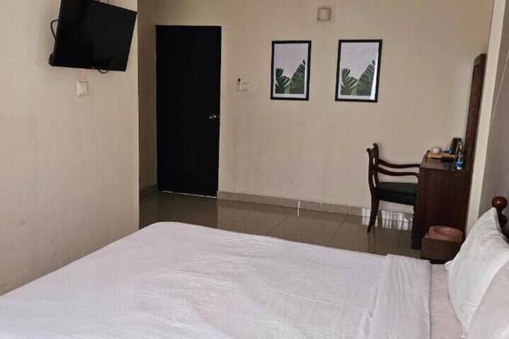 Room 3 of 12