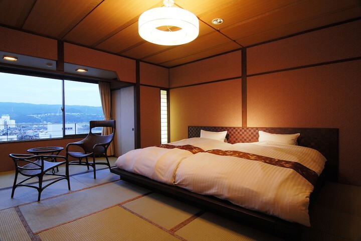 Room 5 of 33