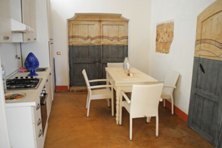 Room 11 of 24