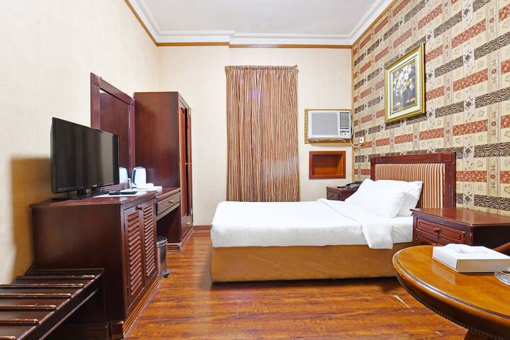 Room 10 of 31