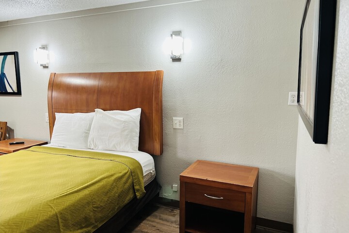 1 King Bed (19 of 19)