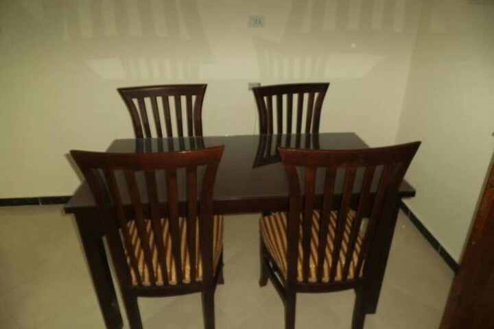 Room 7 of 80