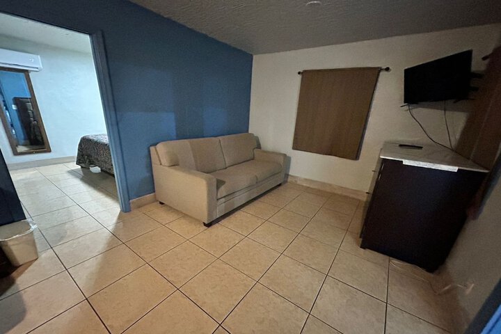 Room 3 of 65