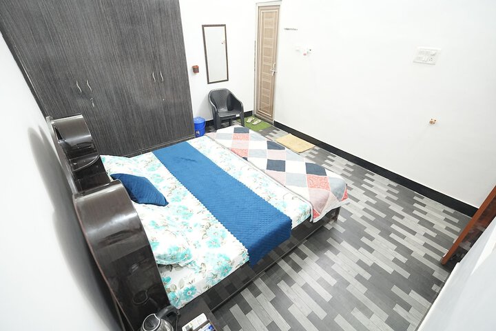 Room 6 of 14