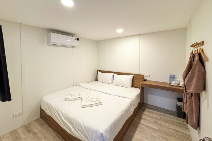 Room 5 of 38