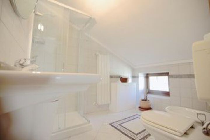 Room 2 of 17