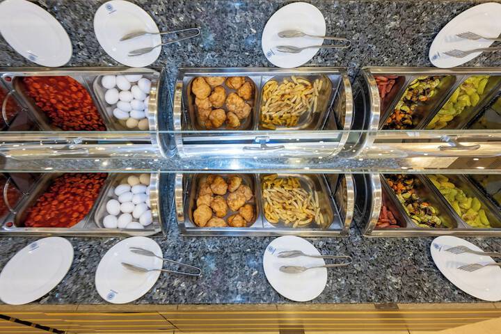 Dining 53 of 61