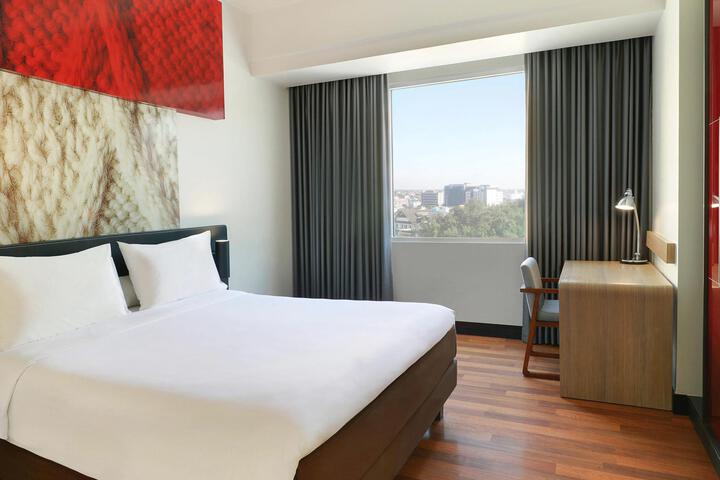 Room 44 of 66