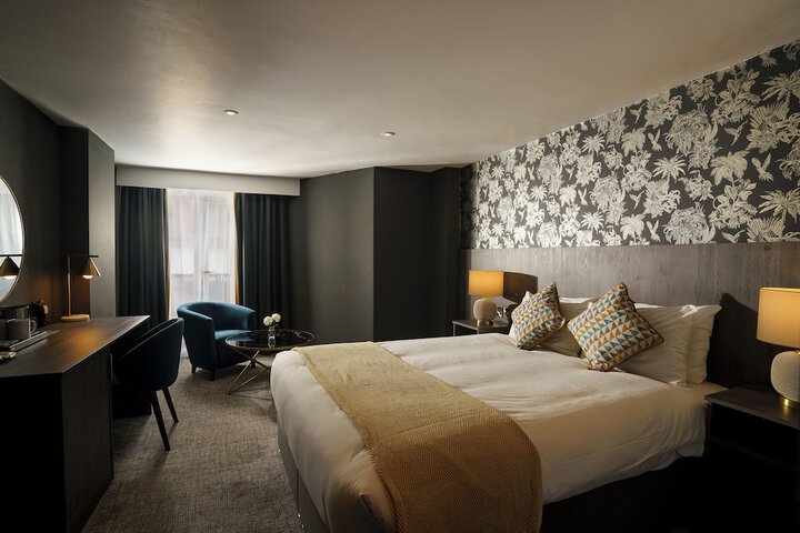 Room 32 of 295
