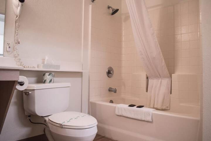 Room 22 of 28
