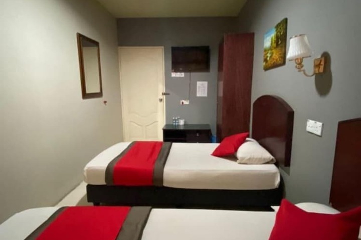 Room 6 of 18
