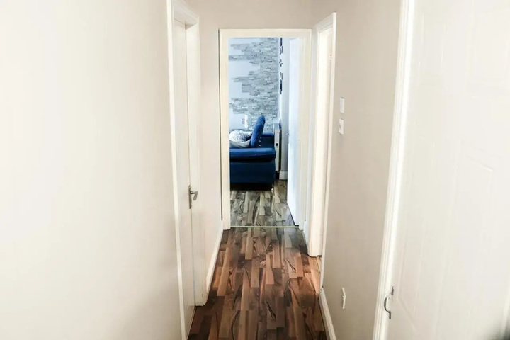Room 4 of 9