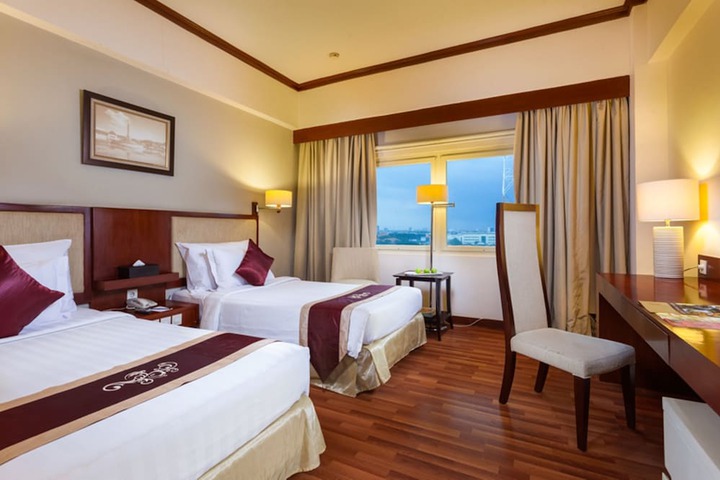 Room 4 of 27