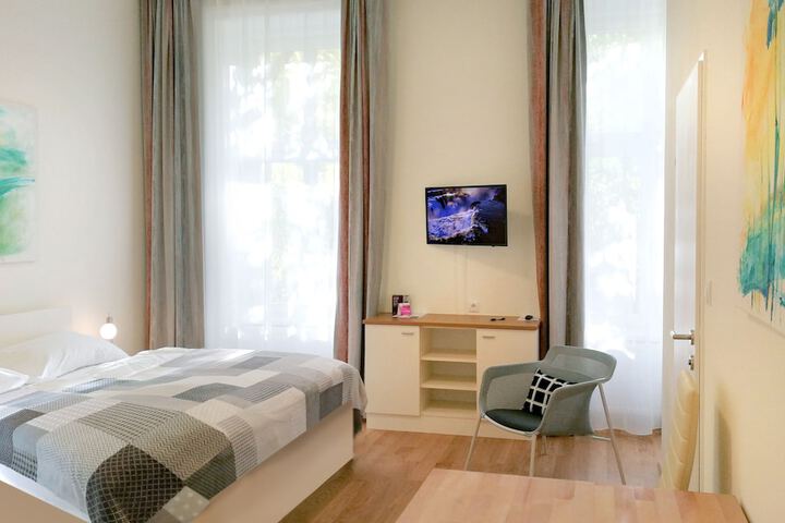 Room 2 of 22