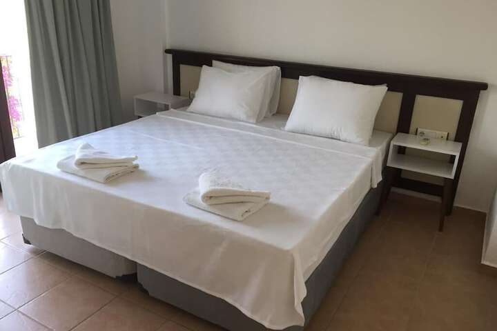 Room 3 of 40