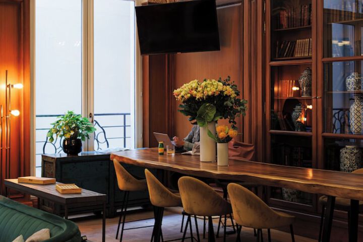 Lounge 146 of 200
